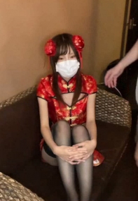 喜欢cosplay的女大学生在穿着情色服装的拍摄中被偷拍中出 FC2PPV-4742293