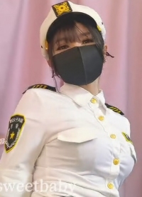 糖心网黄美少女【甜心宝贝】制服诱惑之cos女警嫩穴服务