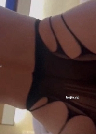 颜值美女，完美露脸，酒店对镜啪啪。口交口爆，开档黑丝后入，重金自购佳作必看！2