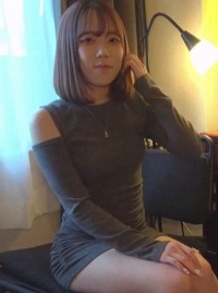 (1)上次大获好评的18岁白皙苗条、湿漉漉小穴的性感可爱按摩女郎，这次把她借给朋友，拍了一段自拍性爱视频！FC2PPV-4758016