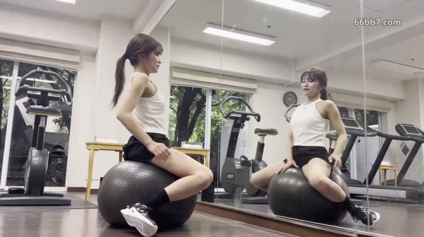 肌肉御姐突然变身肉食怪物！！狂吸真空口交じゅぼじゅぼ到你头皮发麻，最后直接插进她敏感得要命、夹得死紧的小逼里一滴不剩全中出！FC2PPV-4791848