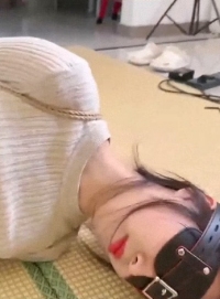 被拐卖的女大学生 换上黑丝旗袍口交被炮机肛塞蹂躏