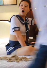 母狗训练营【金鹰绳艺】内涵作品，宾馆道具调教清纯模特，加价吃鸡69露脸性爱1